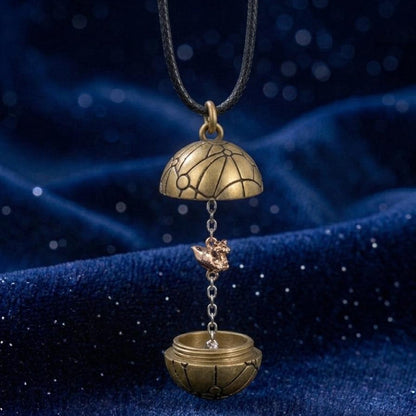 Collana con mappa del pianeta Orb e medaglione apribile con Morph all'interno