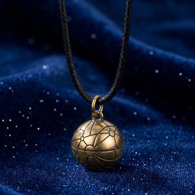 Collana con mappa del pianeta Orb e medaglione apribile con Morph all'interno