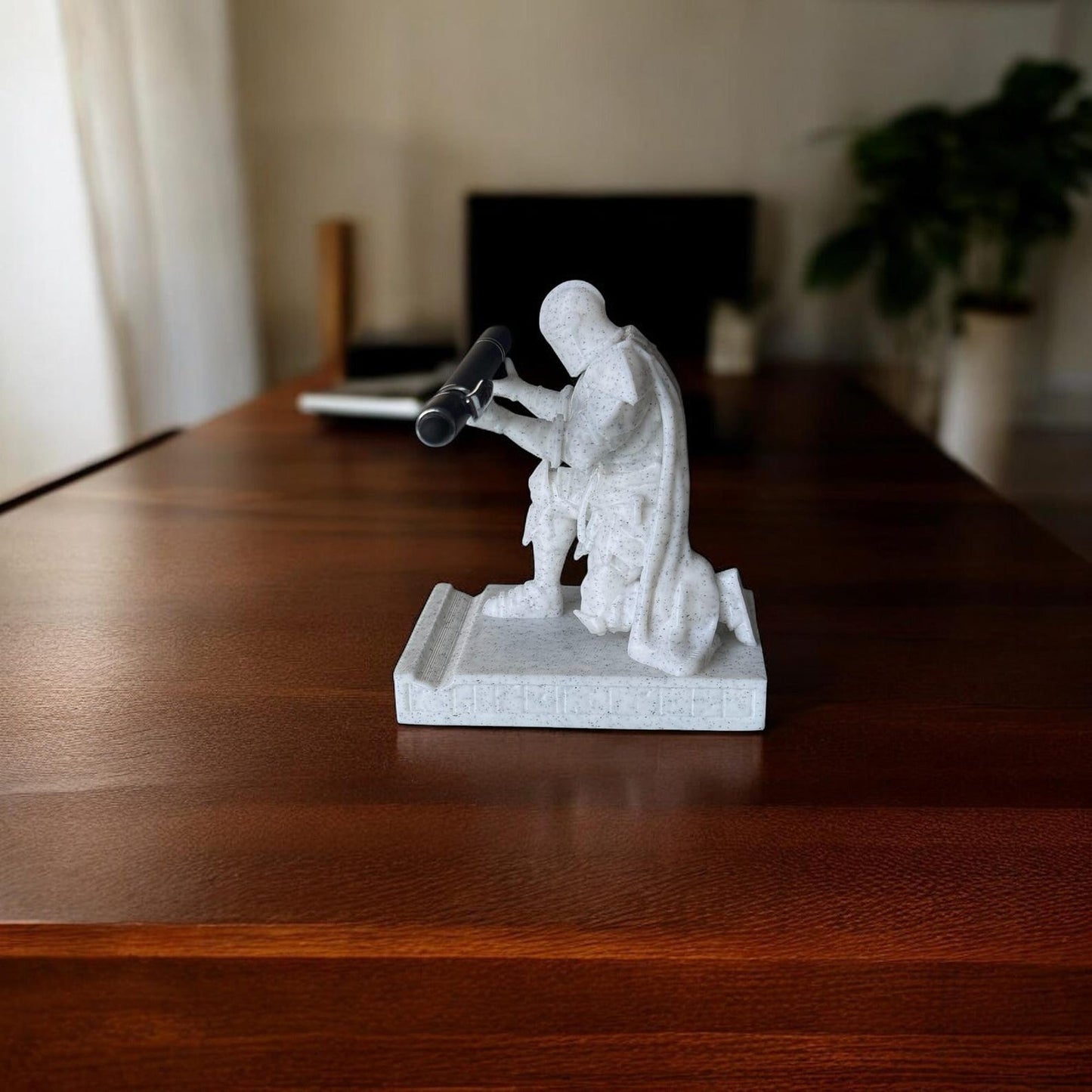 Personalized knight pen holder desk decor engraved gift for gamers