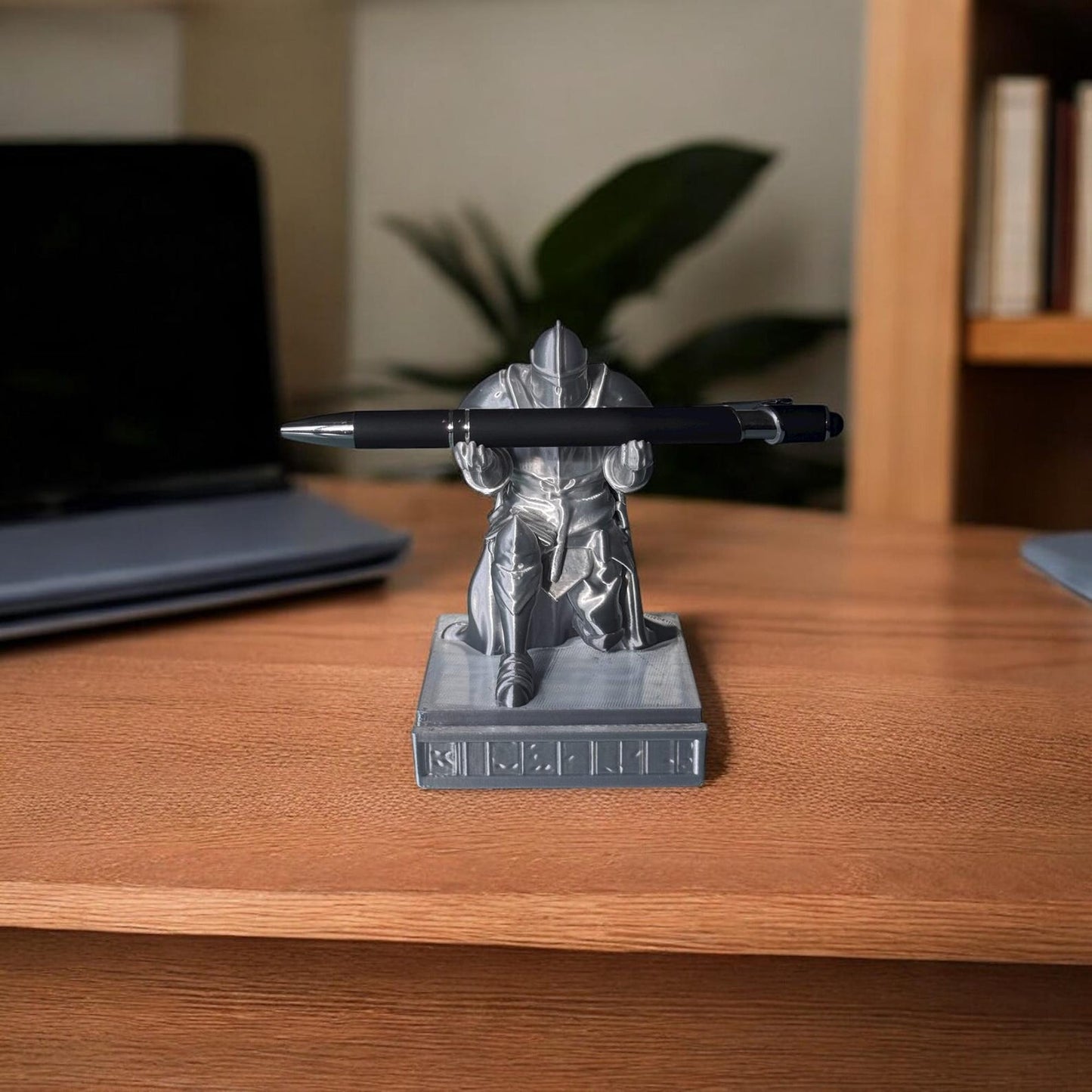 Personalized knight pen holder desk decor engraved gift for gamers