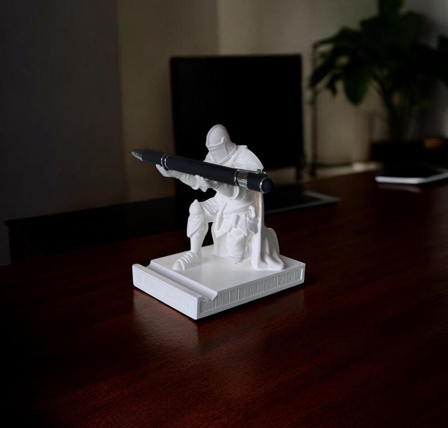 Personalized knight pen holder desk decor engraved gift for gamers