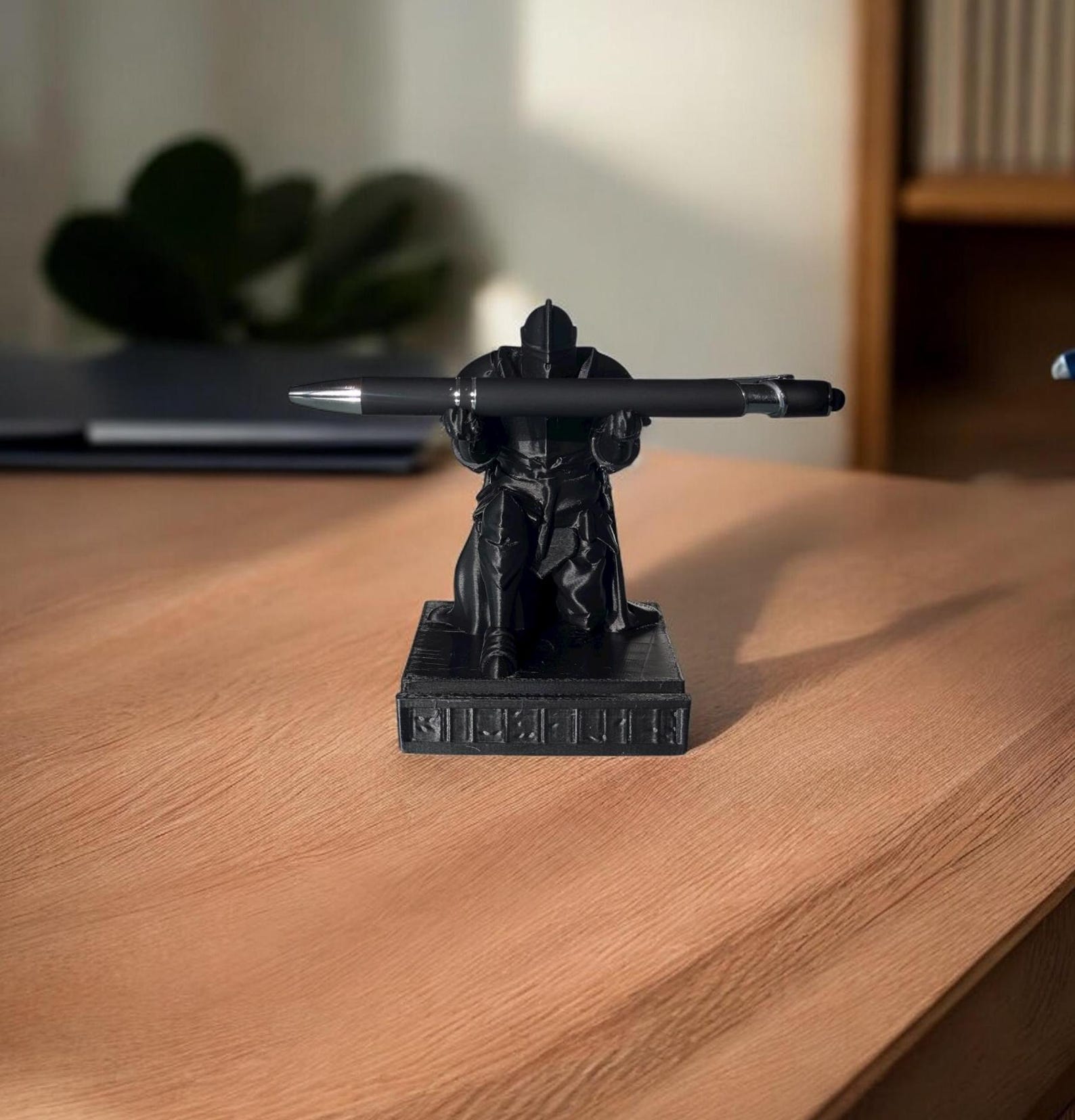 Personalized knight pen holder desk decor engraved gift for gamers