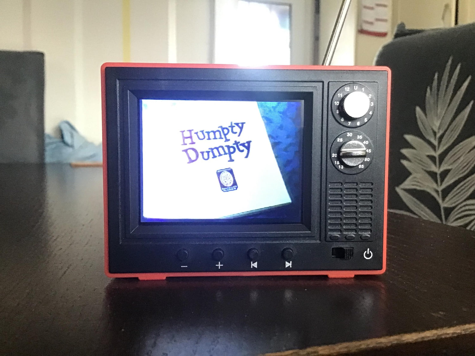 Mini retro TV video player with classic cartoon display